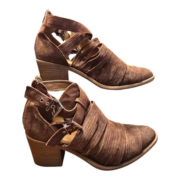Qupid Brown Faux Suede Leather Stacked Heel Cut Out Buckle Boots ~ Size 9 - Picture 1 of 8